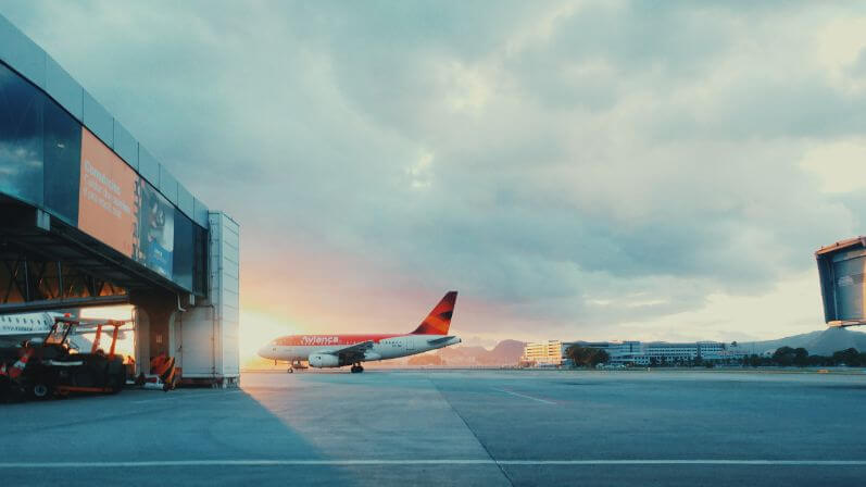 does-airport-close-at-night