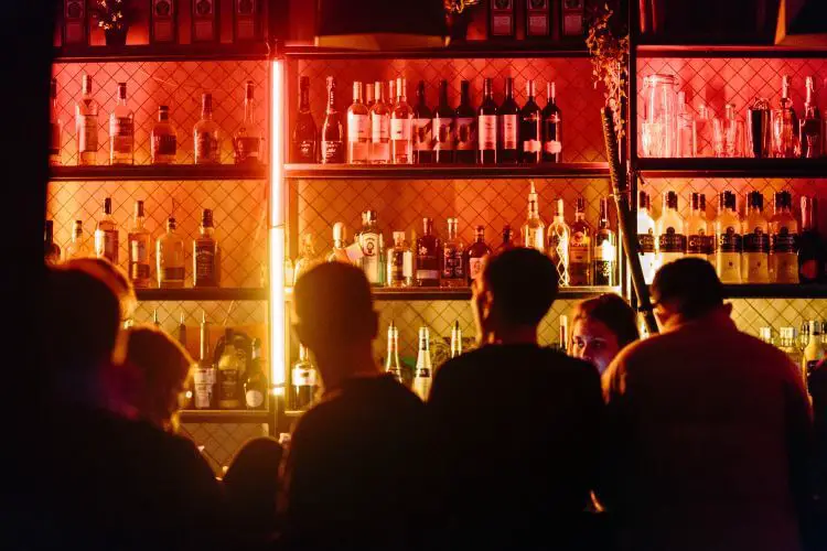 Last Call In Bars – What Time Do Bars Close? All 50 States Overview