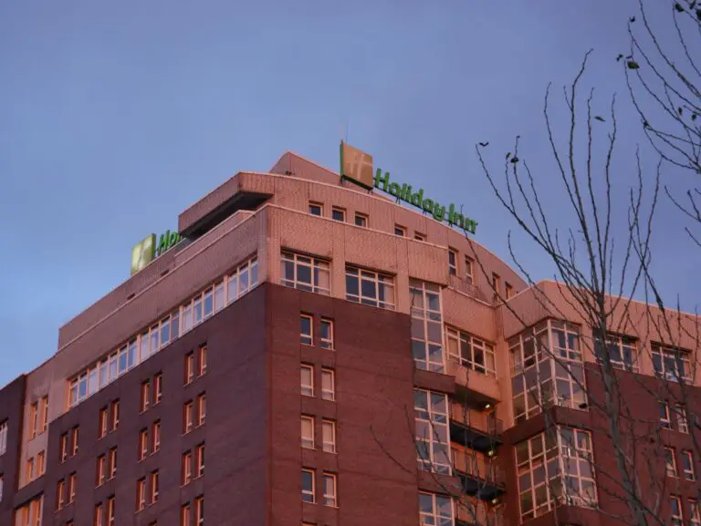 Holiday Inn vs Hampton Inn – What Are The Differences?